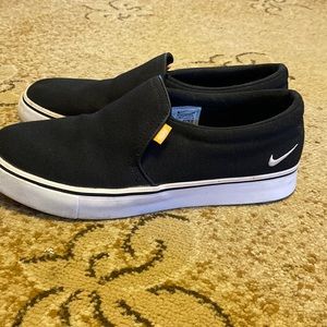 Nike slip ons size 8 1/2